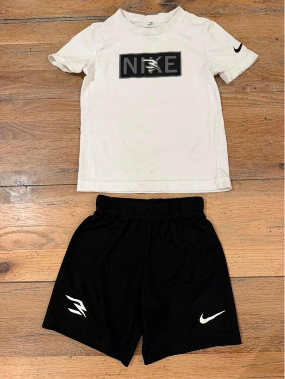 Nike toddler boys' two-piece activewear set size 4T